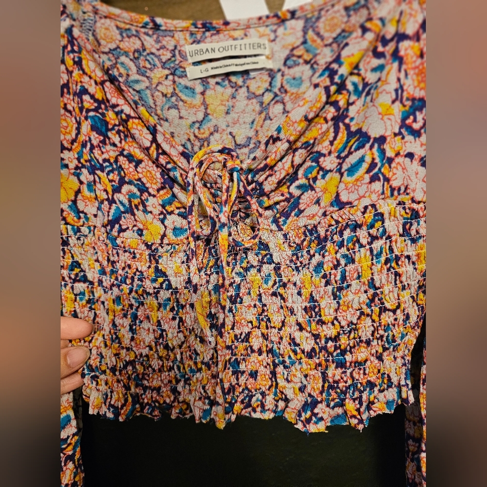 Urban Outfitters crop top. - Picture 3 of 5